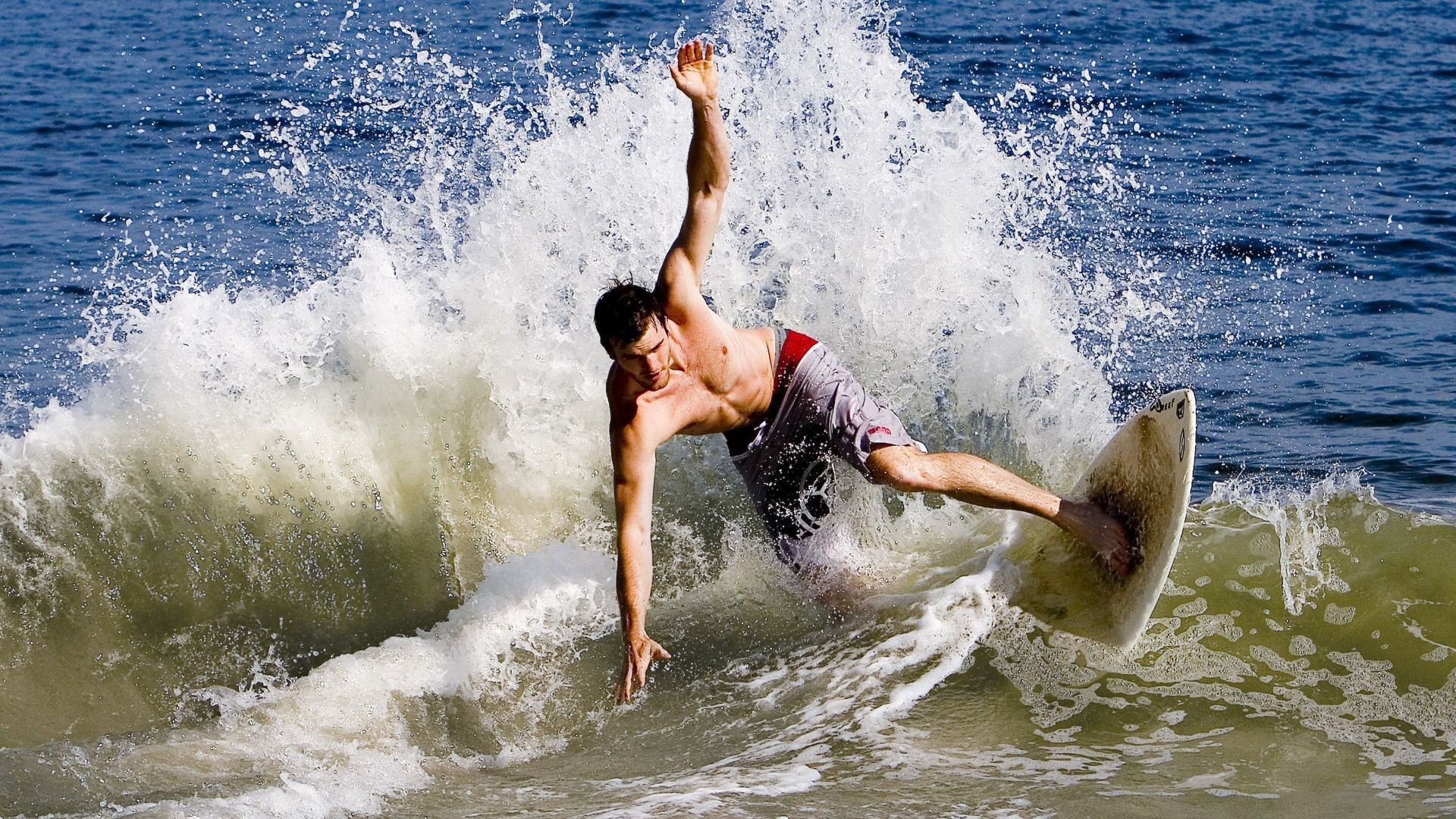 世界杯：志愿者培训手册中新增“情绪安抚与语言冲突化解”章节